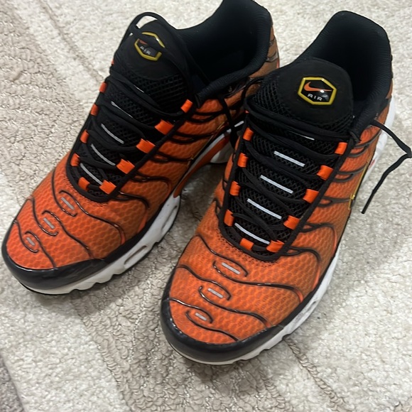 Nike tn  Orange Black Sneakers Air Max Plus - Picture 2 of 5